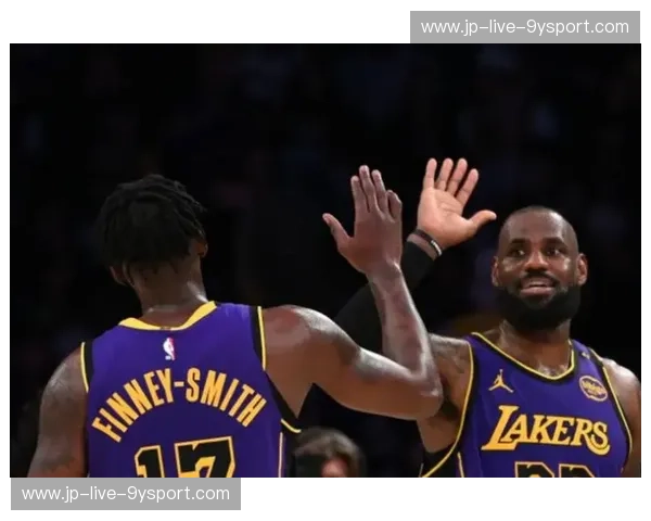 洛城德比硝烟再起:快船与湖人11月1日巅峰对决,谁主沉浮? 洛城德比硝烟再起:快船与湖人11月1日巅峰对决,谁主沉浮?